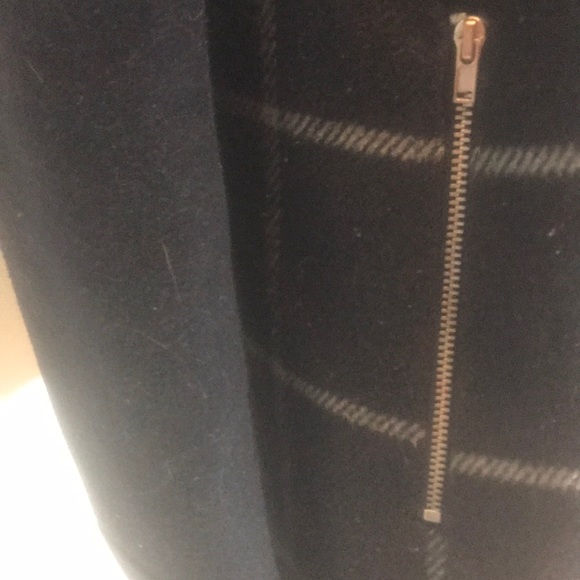 “FOREVER 21” Navy check faux fur collar jacket. - Picture 6 of 16